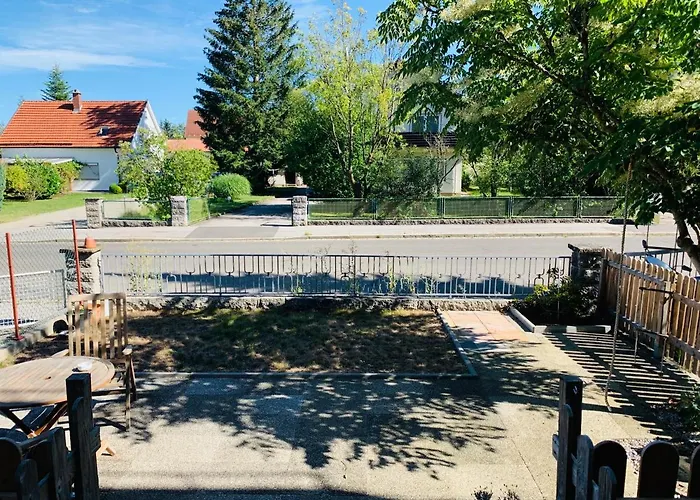 Grossartige 3 Zimmer Ferienwohnung Mit Kamin Und Garten Fuer 1-6 Personen