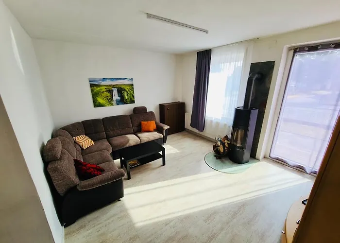 Grossartige 3 Zimmer Ferienwohnung Mit Kamin Und Garten Fuer 1-6 Personen